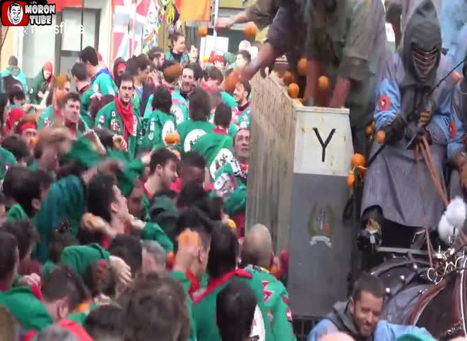 Video :The Battle of the Oranges (Italy) or the Ivrea Carnival